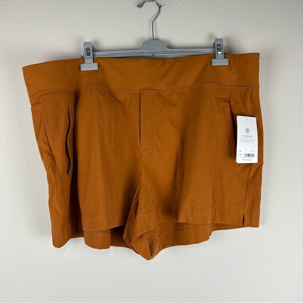 NEW Athleta Gold Trekkie North Athleisure Shorts Size 24